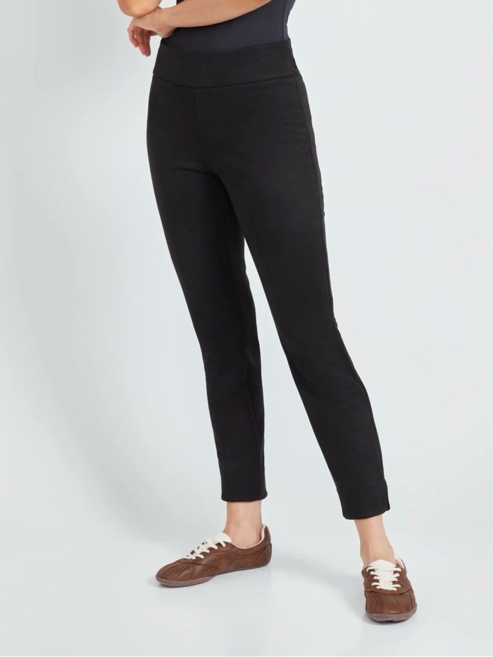 Mid-Rise Black Cropped Compression Pull-On Pants